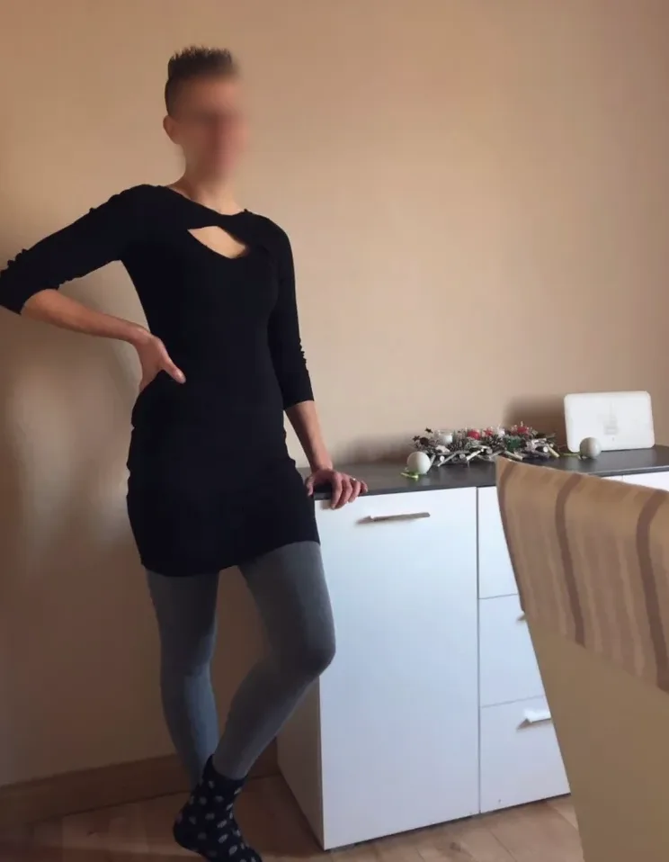 Amira, 32
