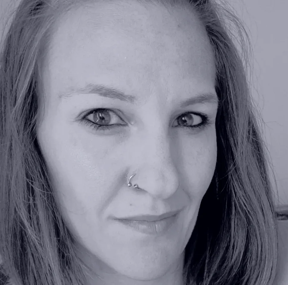 Carys, 38