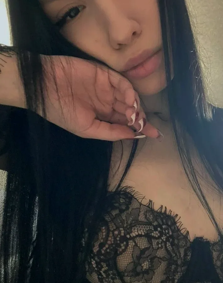 Claire, 19