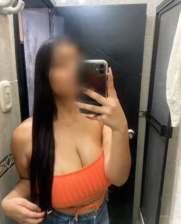 Danielle, 29