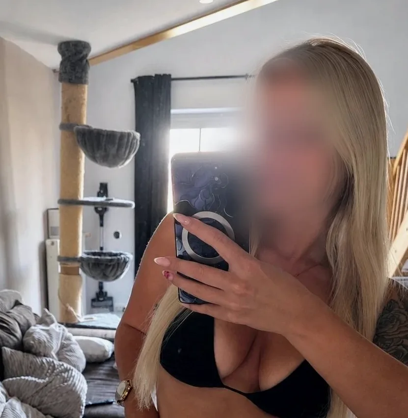 Jade, 32