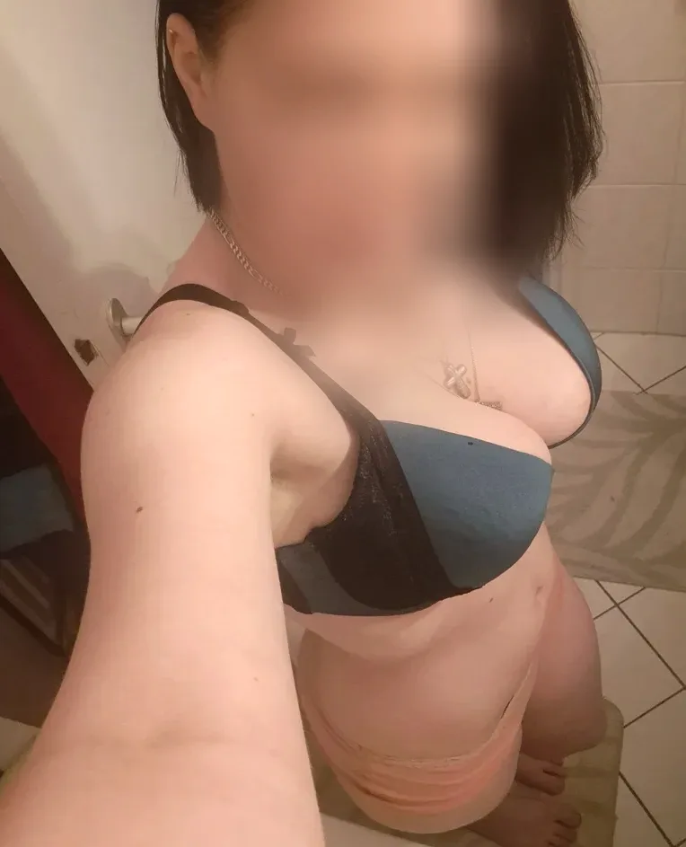 Laura, 28