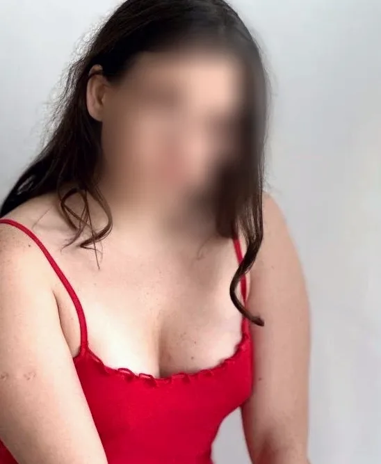 Lily, 28